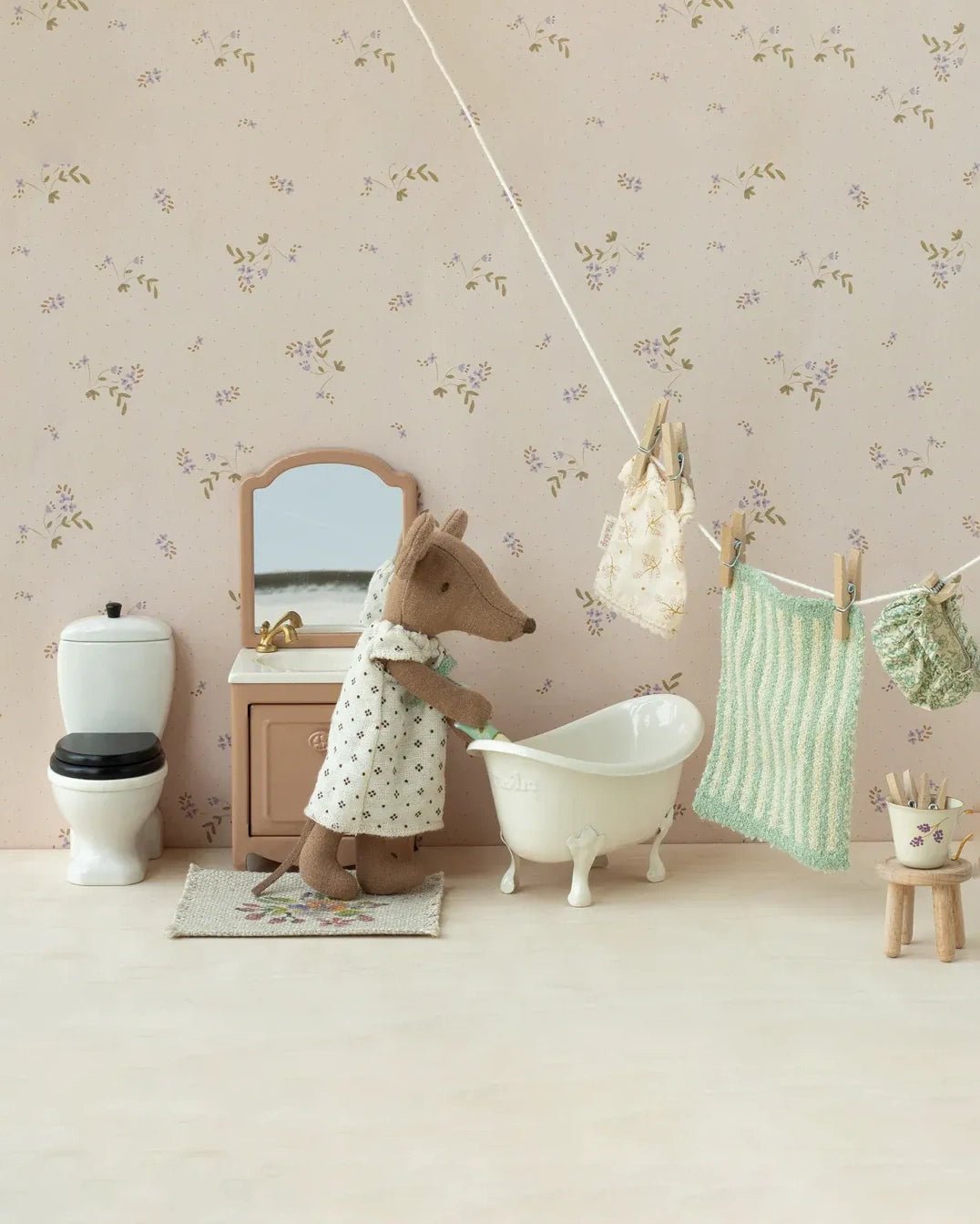 Maileg - Waschbeckenkommode • Dunkles Powder - ROSA ECK