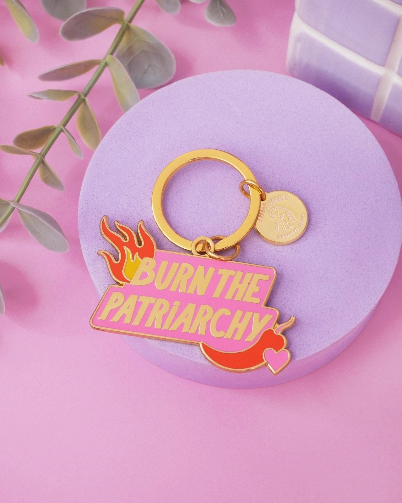 MALICIEUSE - BURN THE PATRIARCHY Schlüsselanhänger - ROSA ECK