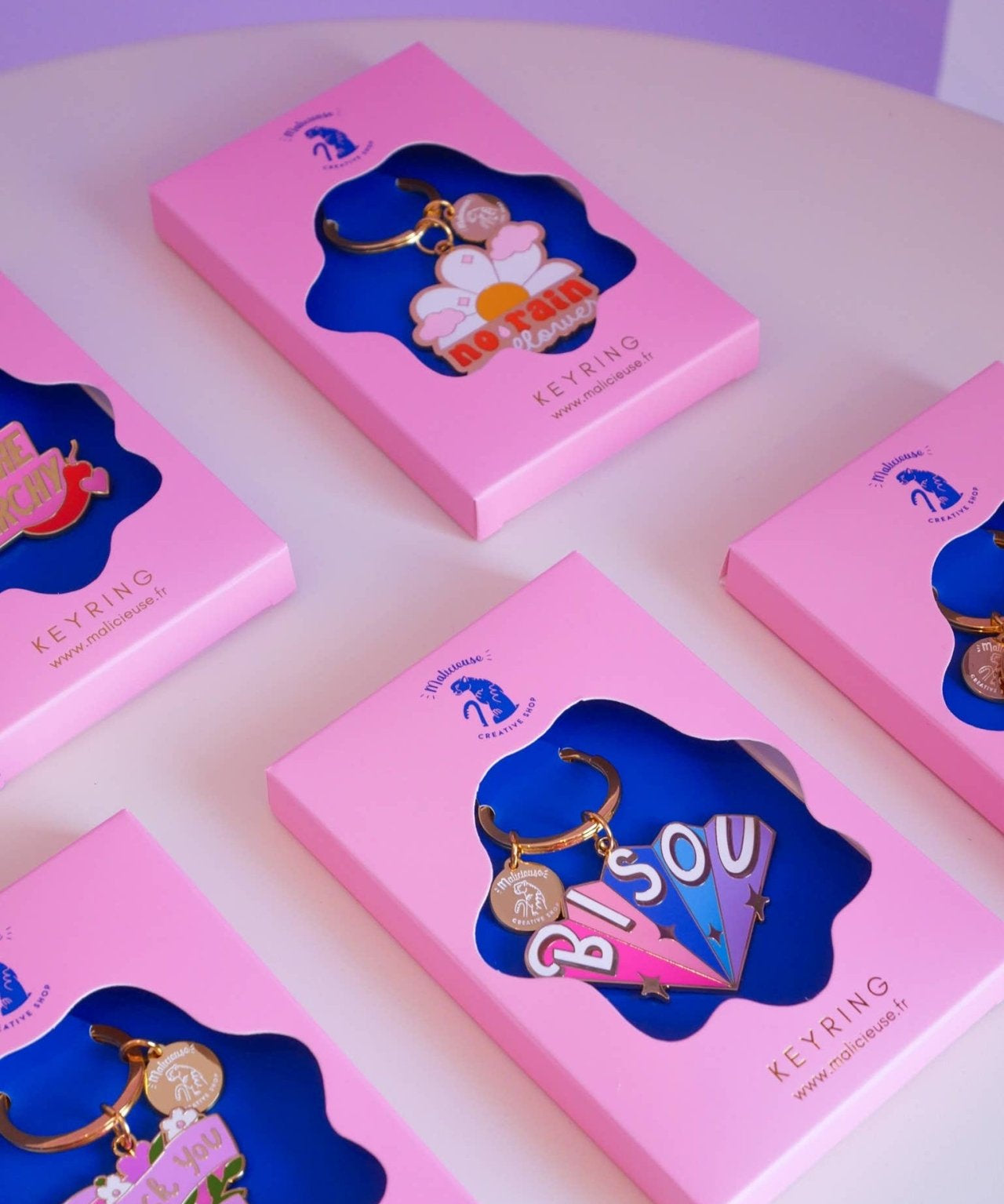 MALICIEUSE - BURN THE PATRIARCHY Schlüsselanhänger - ROSA ECK