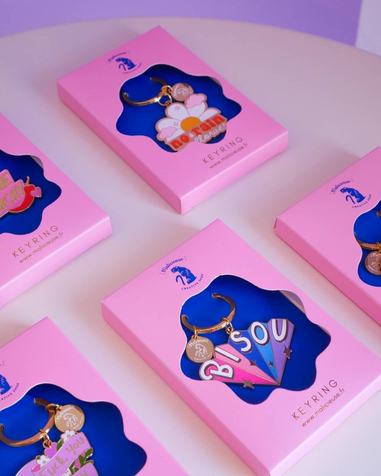 MALICIEUSE - BURN THE PATRIARCHY Schlüsselanhänger - ROSA ECK