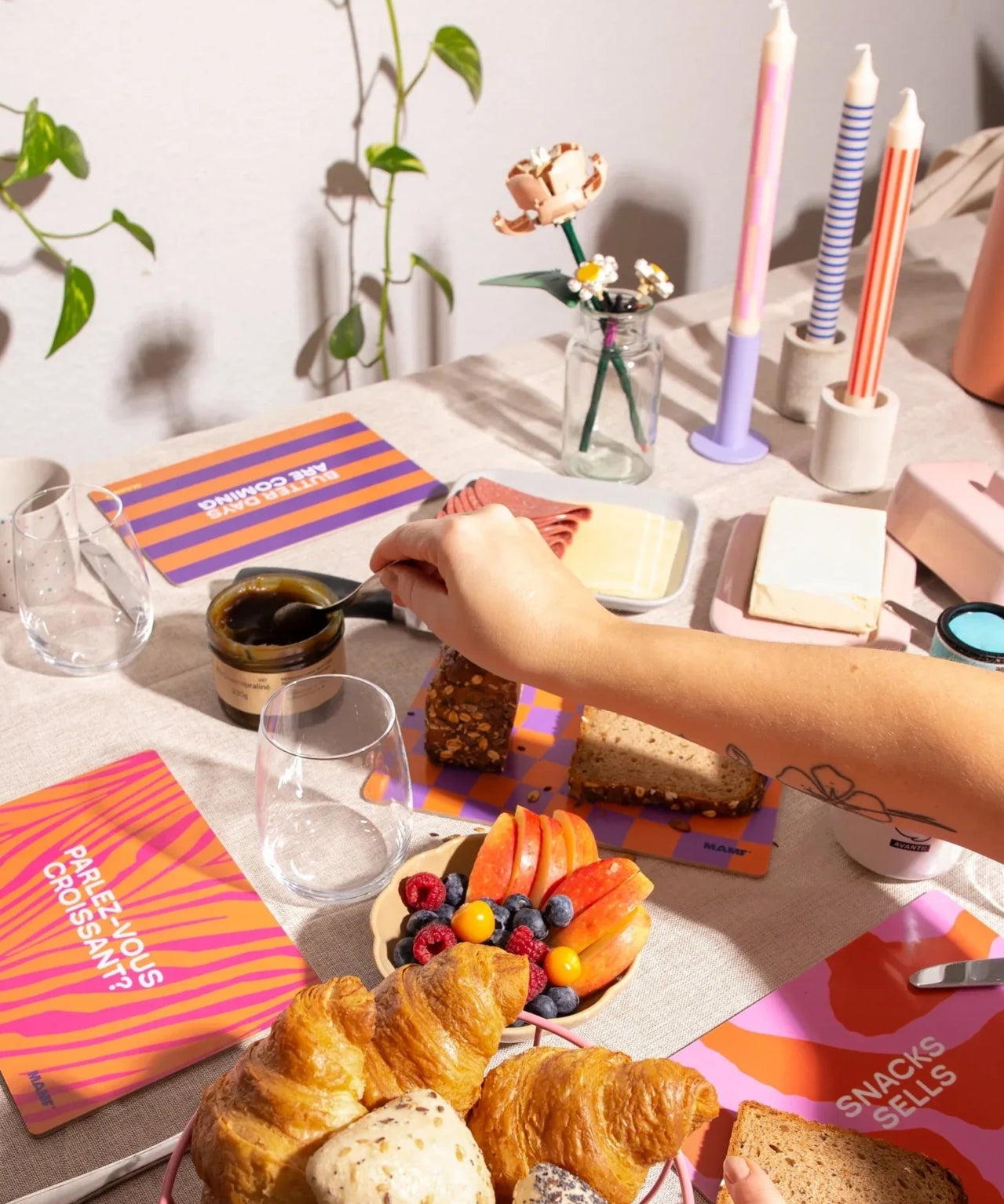 MAMF - YVES SAINT CROISSANT Frühstücksbrettchen - Serviertablett - ROSA ECK