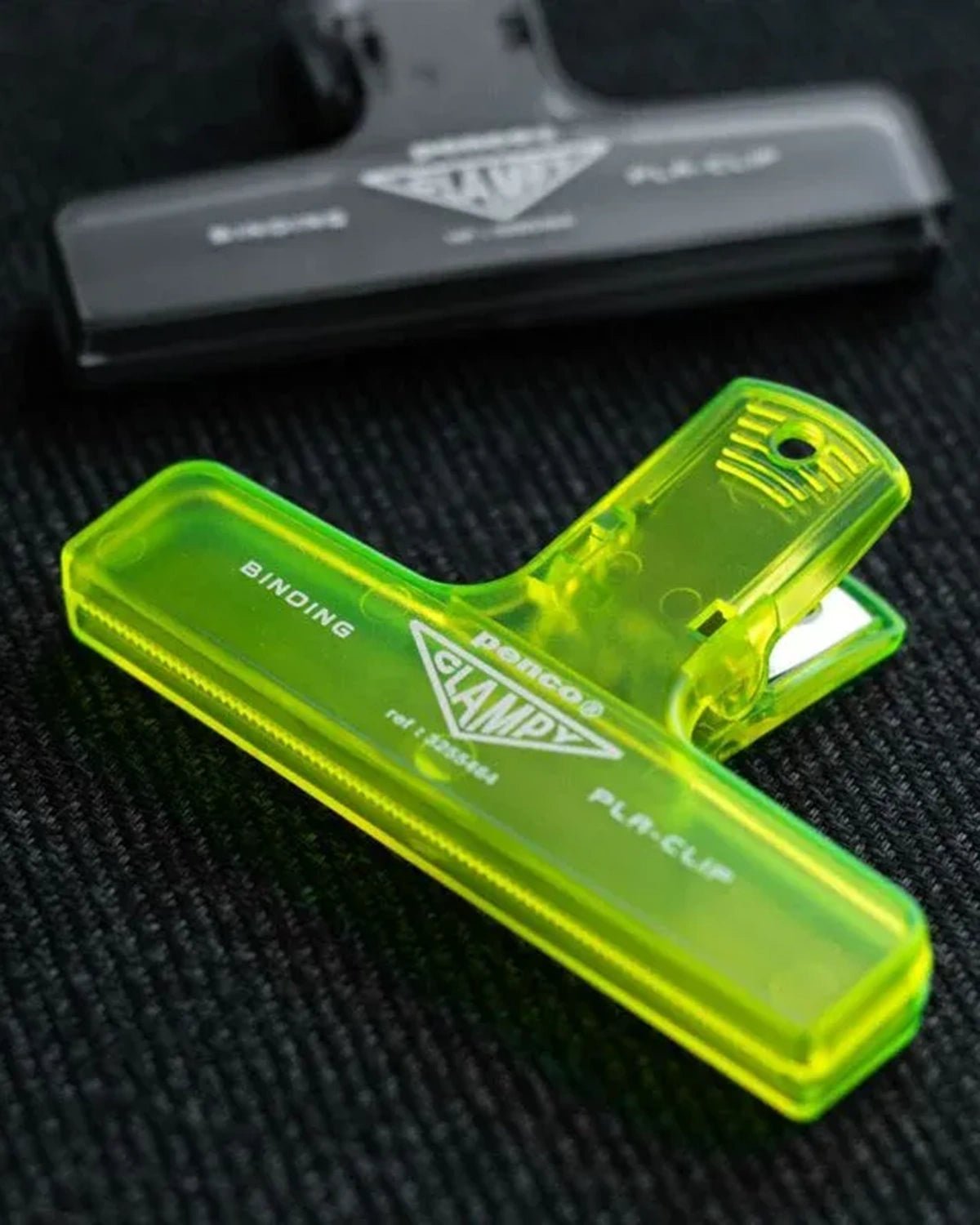 Penco - CLAMPY Große Papierklammer • Clear Yellow - ROSA ECK