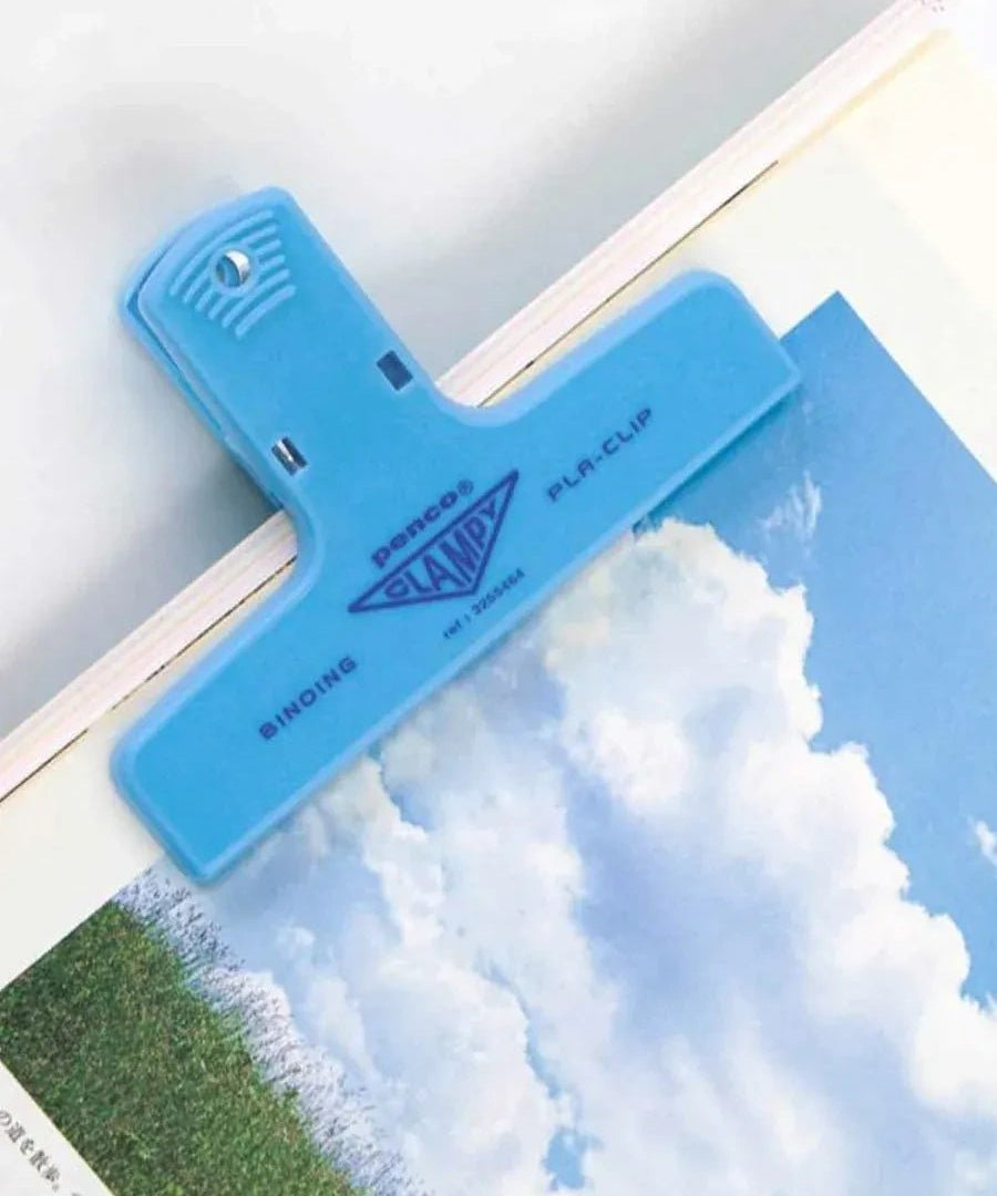 Penco - CLAMPY Große Papierklammer • Light Blue - ROSA ECK