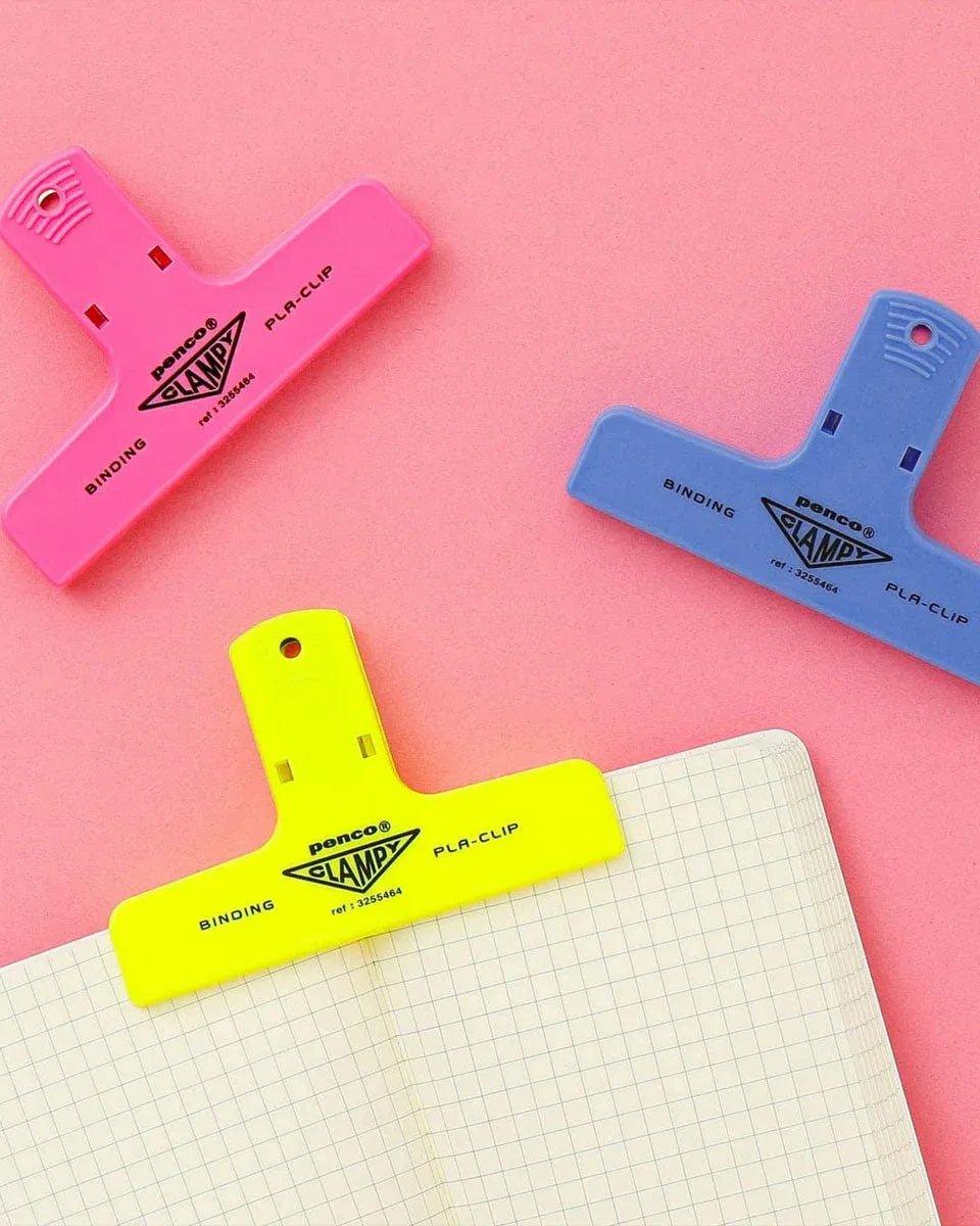 Penco - CLAMPY Große Papierklammer • Light Blue - ROSA ECK