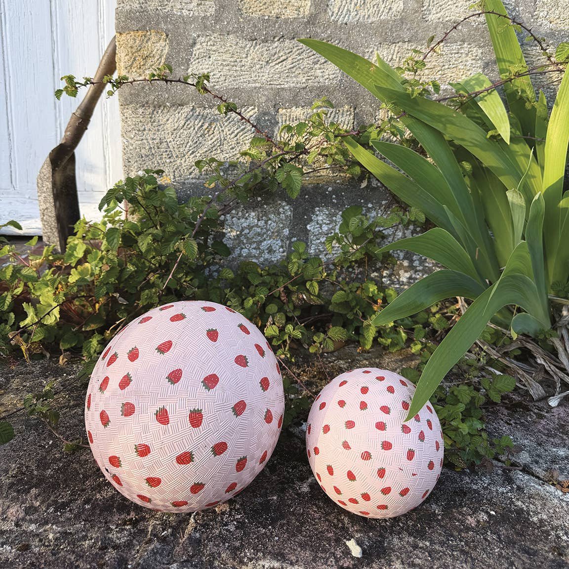 Petit Jour Paris - Spielball (⌀ 18 cm) • Erdbeeren - ROSA ECK
