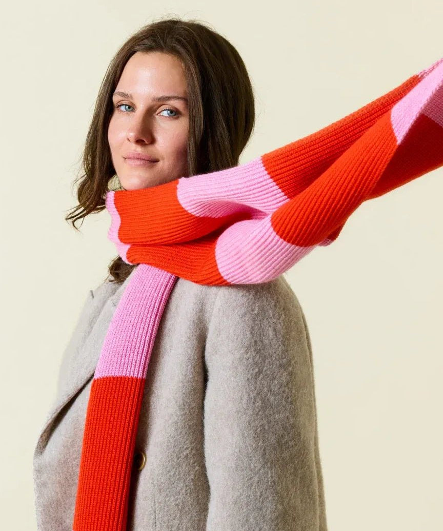 Popeia - Gestreifter Schal aus Merinowolle • Pink/Rot - Schal - ROSA ECK