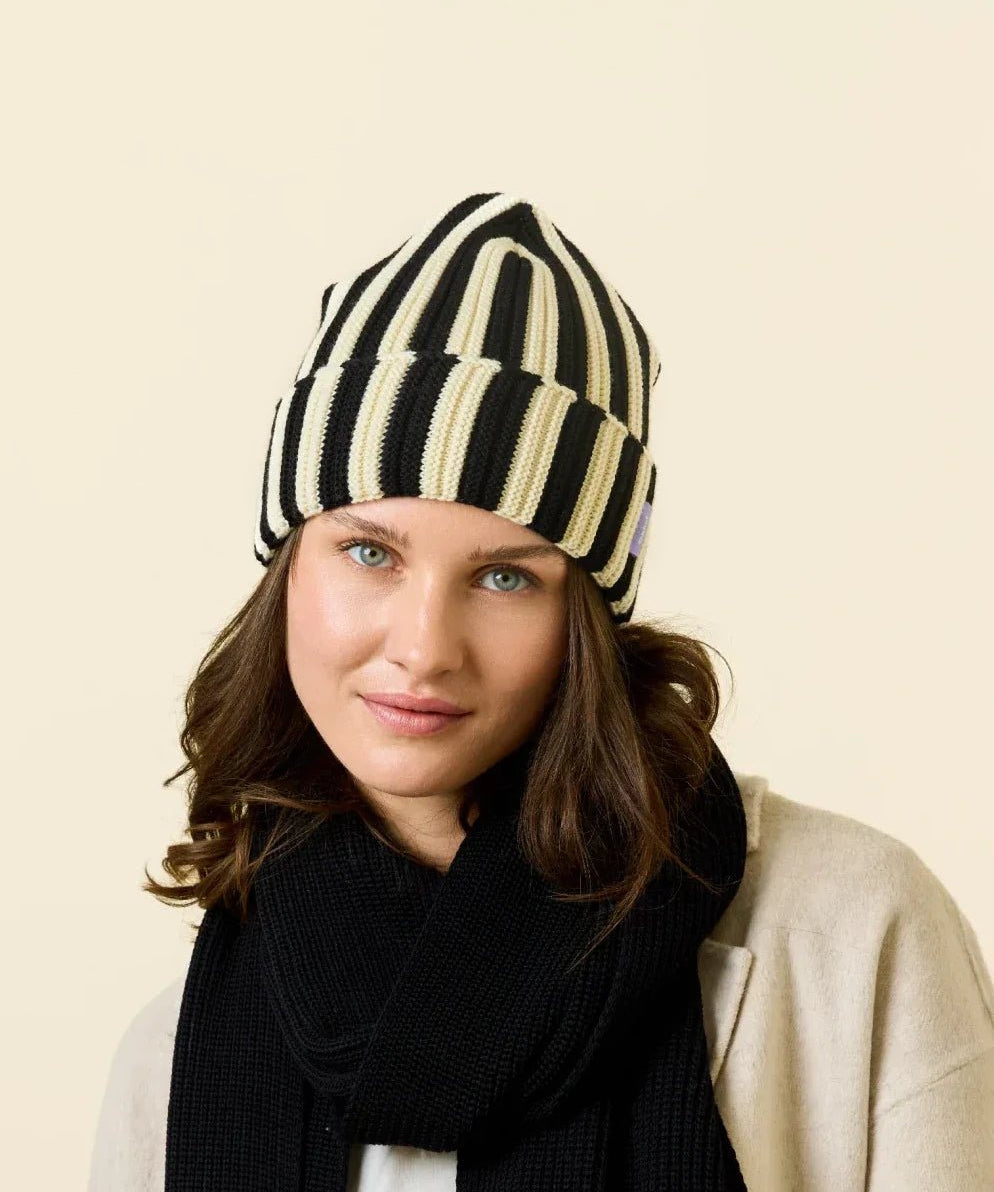 popeia - Special Beanie aus Merinowolle • Schwarz/Weiß - Mütze - ROSA ECK