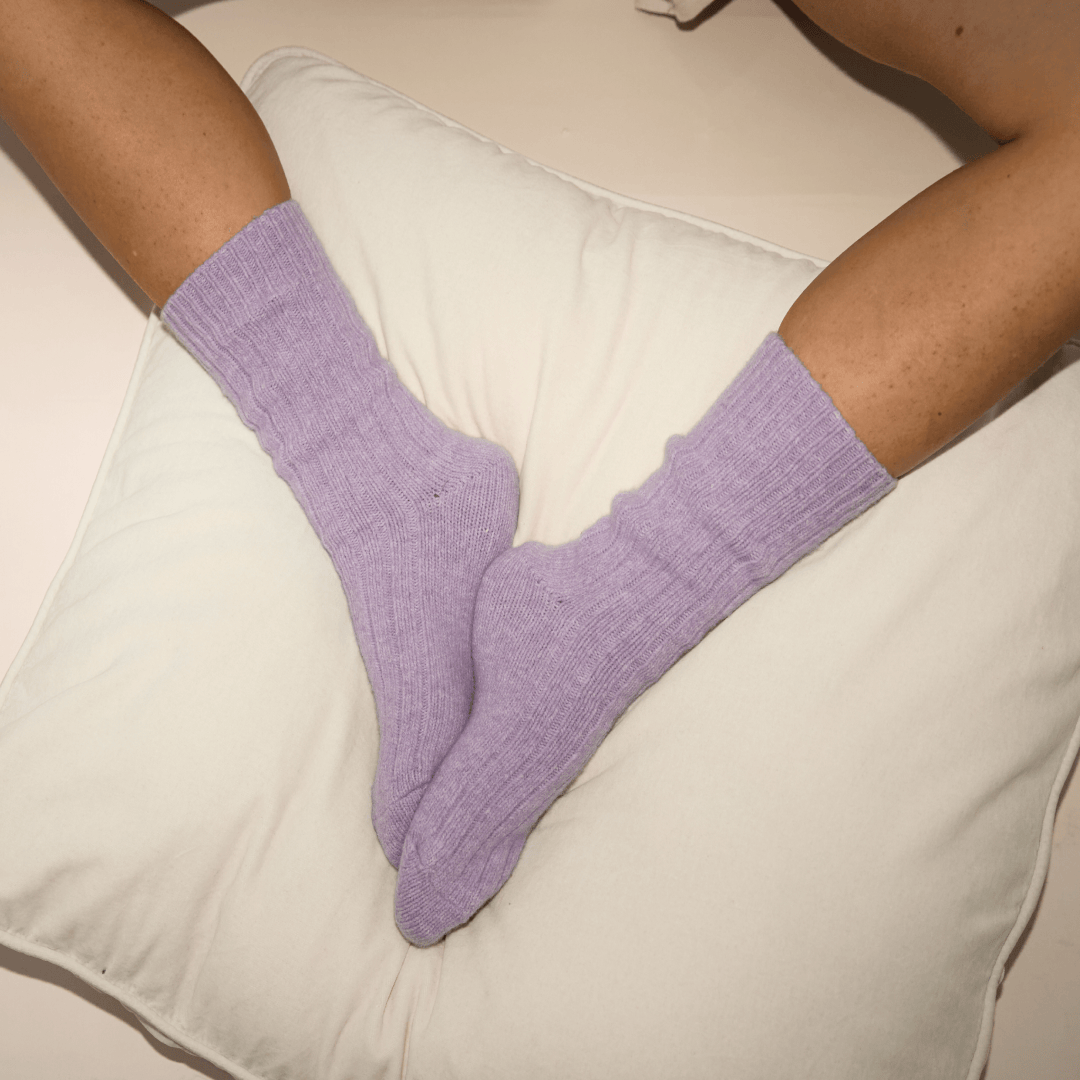 popeia - Stricksocken aus Wolle | Lila - ROSA ECK