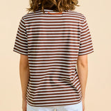 Gestreiftes T-Shirt in Braun und Cremeweiß – Ansicht 3
