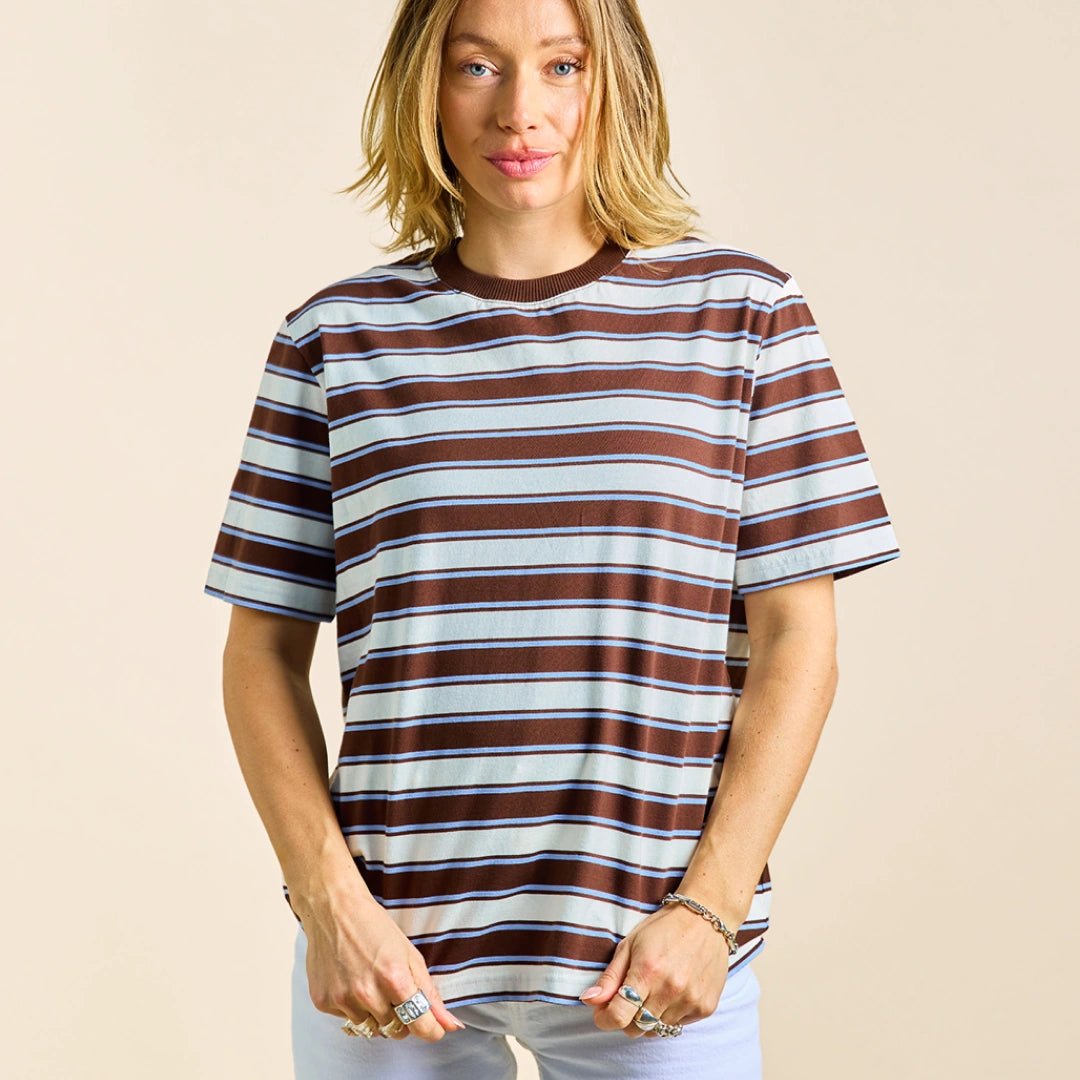 Gestreiftes T-Shirt aus Bio-Baumwolle in Braun und Hellblau