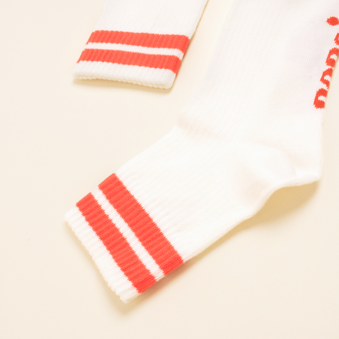 popeia - THE TENNIS Socken aus Bio - Baumwolle | Rote Streifen - ROSA ECK