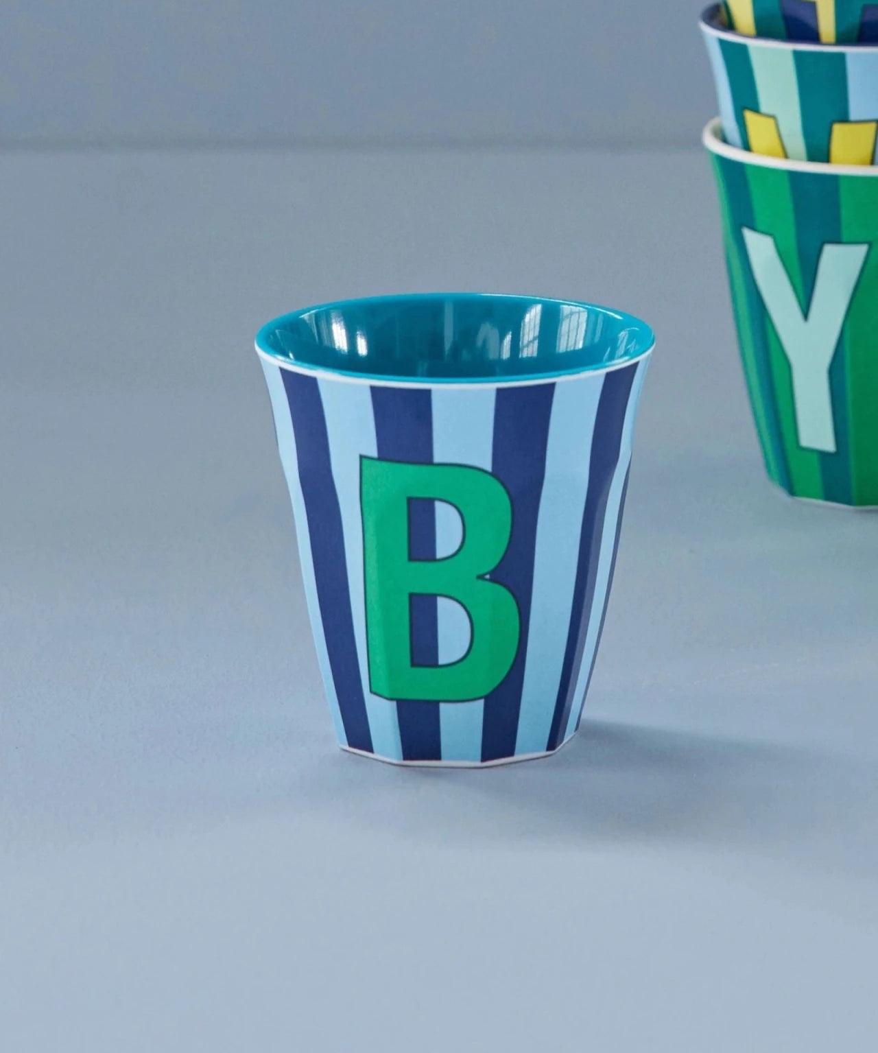 rice Buchstabenbecher (250 ml) – B Stripes, Blau