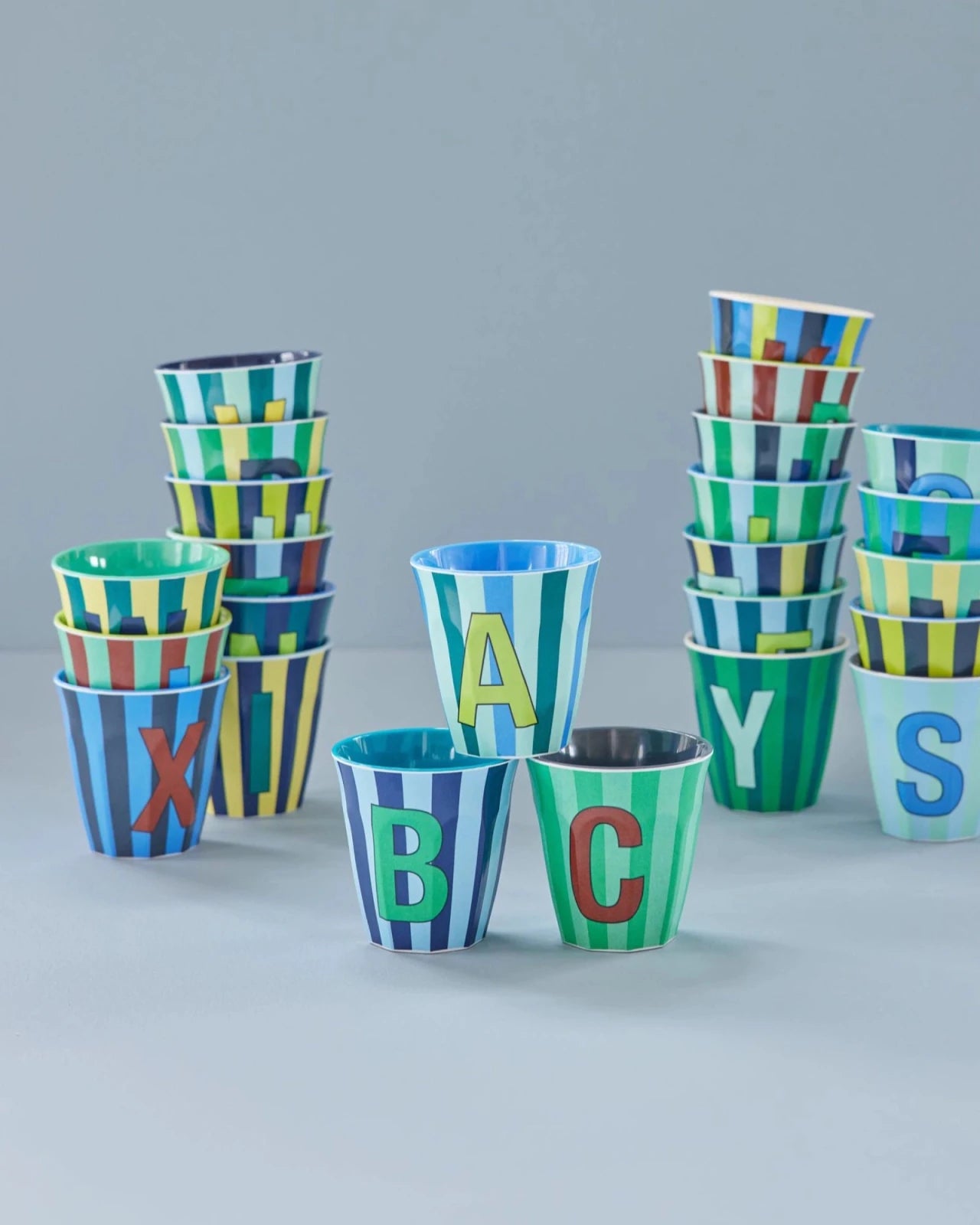 rice Buchstabenbecher (250 ml) – E Stripes, Blau