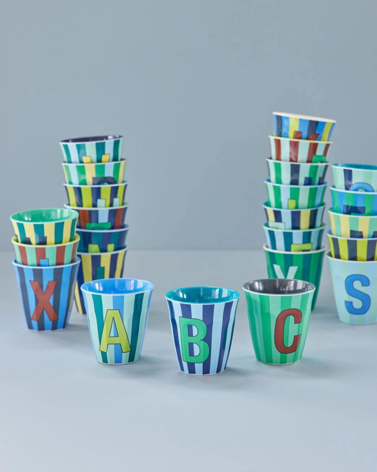 rice Buchstabenbecher (250 ml) – S Stripes, Blau