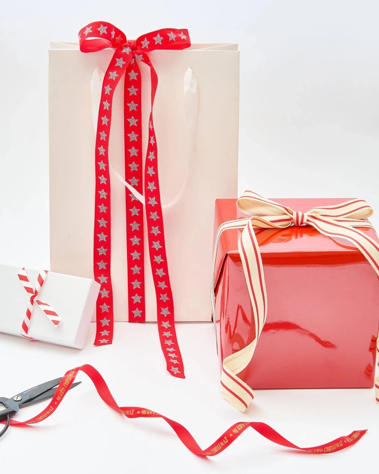 Rico Design - ADVENT ADVENT Geschenkband-Set (4 x 2 m) • Rot - ROSA ECK