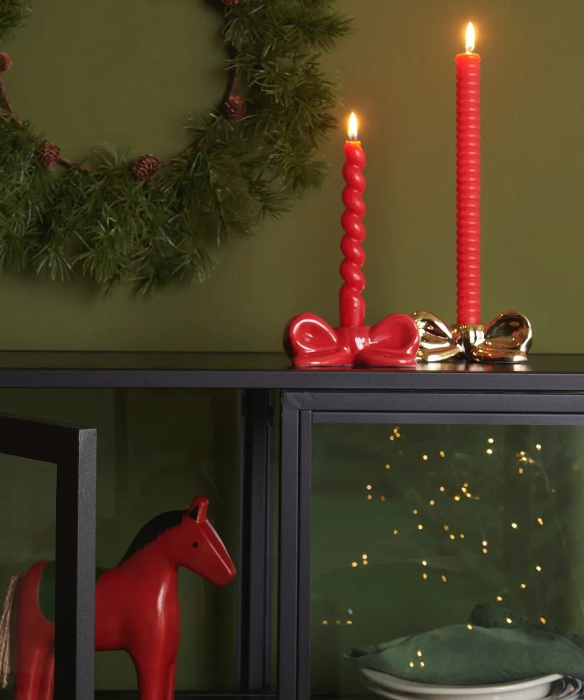 Rico Design - Porzellan Kerzenhalter Schleife • Rot - Kerzenständer - ROSA ECK