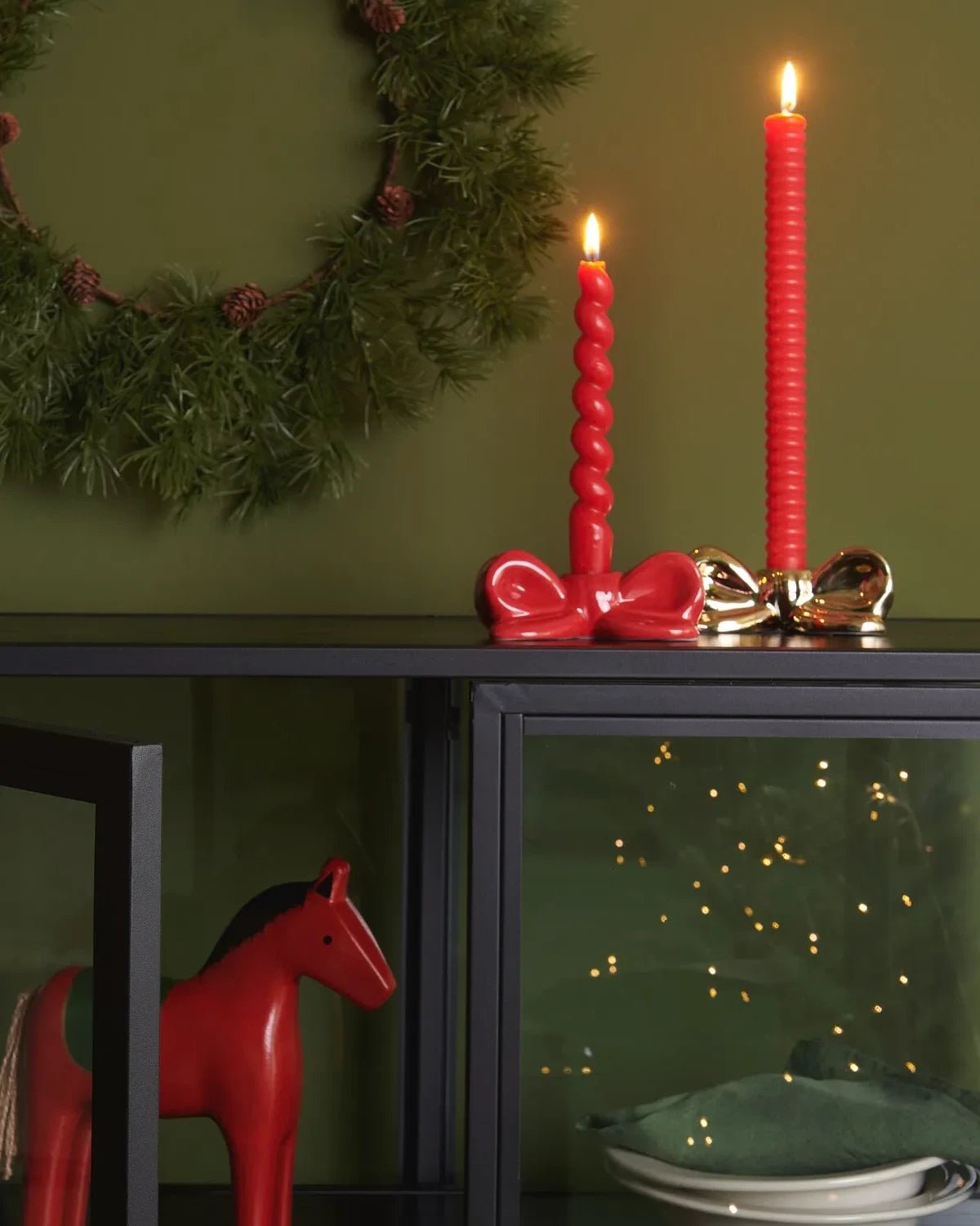 Rico Design - Porzellan Kerzenhalter Schleife • Rot - Kerzenständer - ROSA ECK