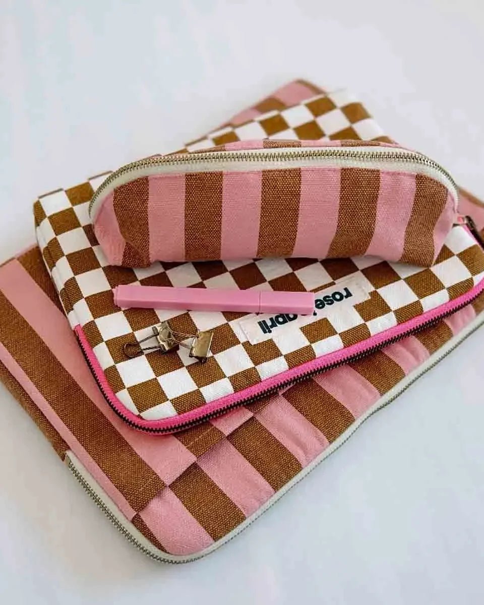 Rose in April - ANOUK iPad - Hülle • Checks Caramel - ROSA ECK