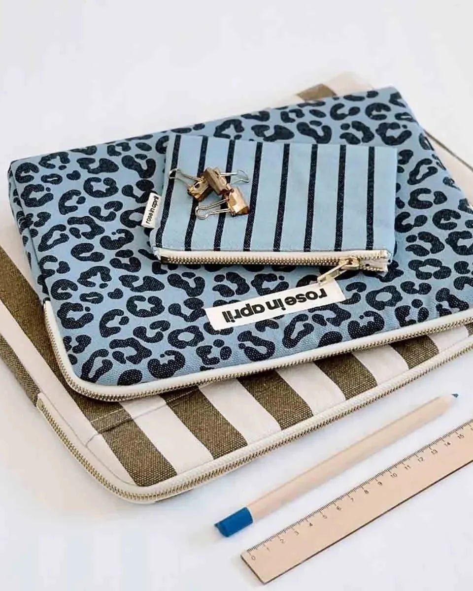 Rose in April - ANOUK iPad - Hülle • Graou Blue Sky - ROSA ECK