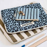 Rose in April - ANOUK iPad - Hülle • Graou Blue Sky - ROSA ECK