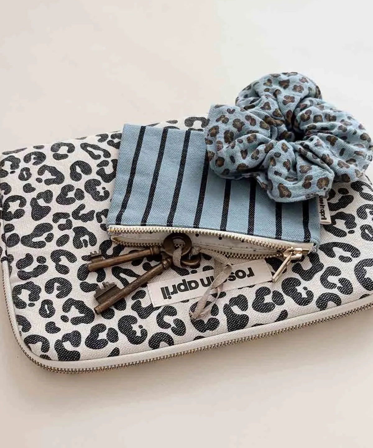 Rose in April - ANOUK iPad - Hülle • Graou Greige - iPad - Hülle - ROSA ECK