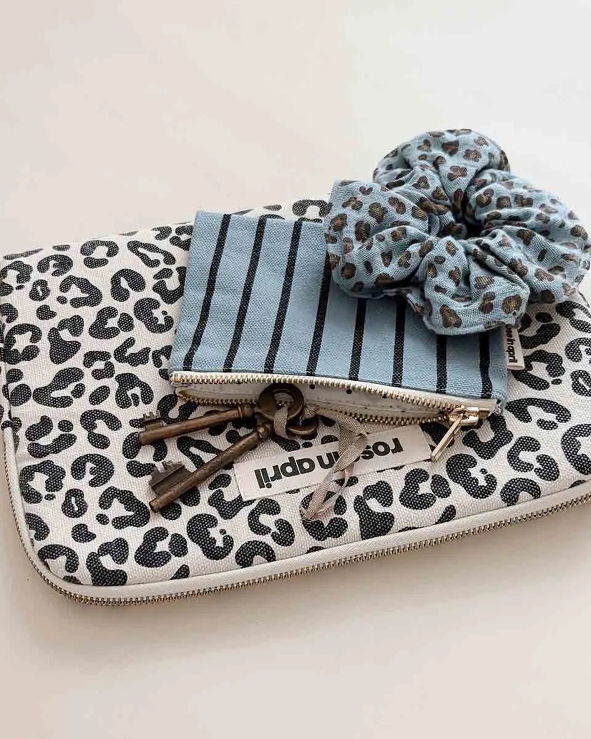 Rose in April - ANOUK iPad - Hülle • Graou Greige - iPad - Hülle - ROSA ECK