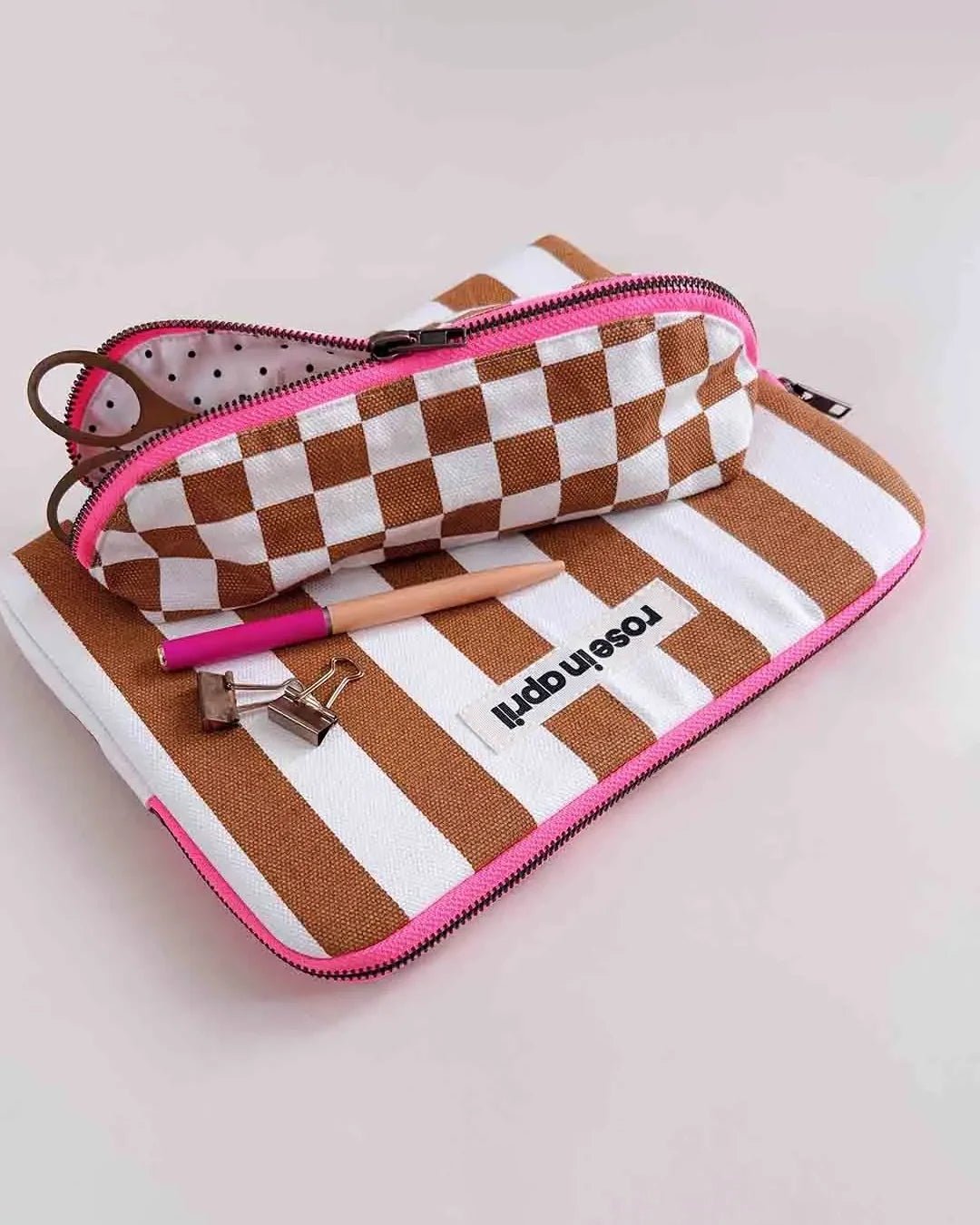 Rose in April - ANOUK iPad - Hülle • Stripes Ecru/Caramel - ROSA ECK