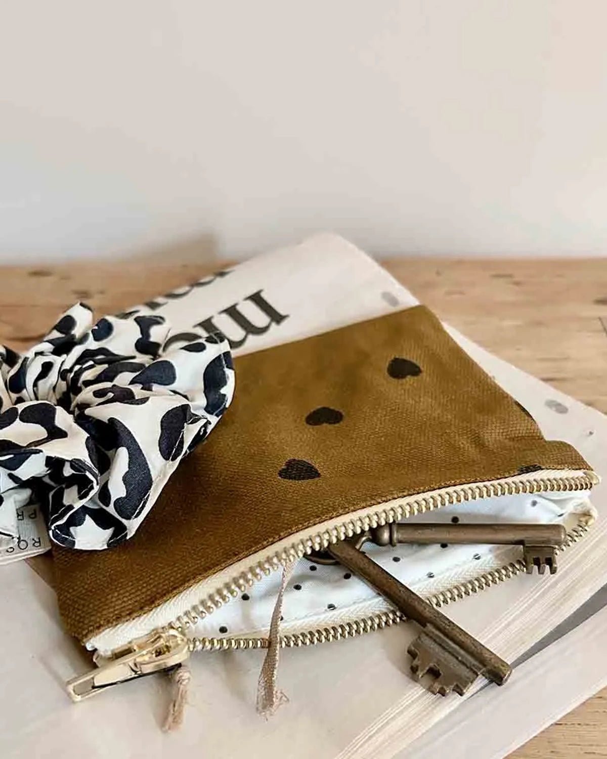 Rose in April - CHOUCHOU Haargummi • Leopard Weiß - Haargummi - ROSA ECK