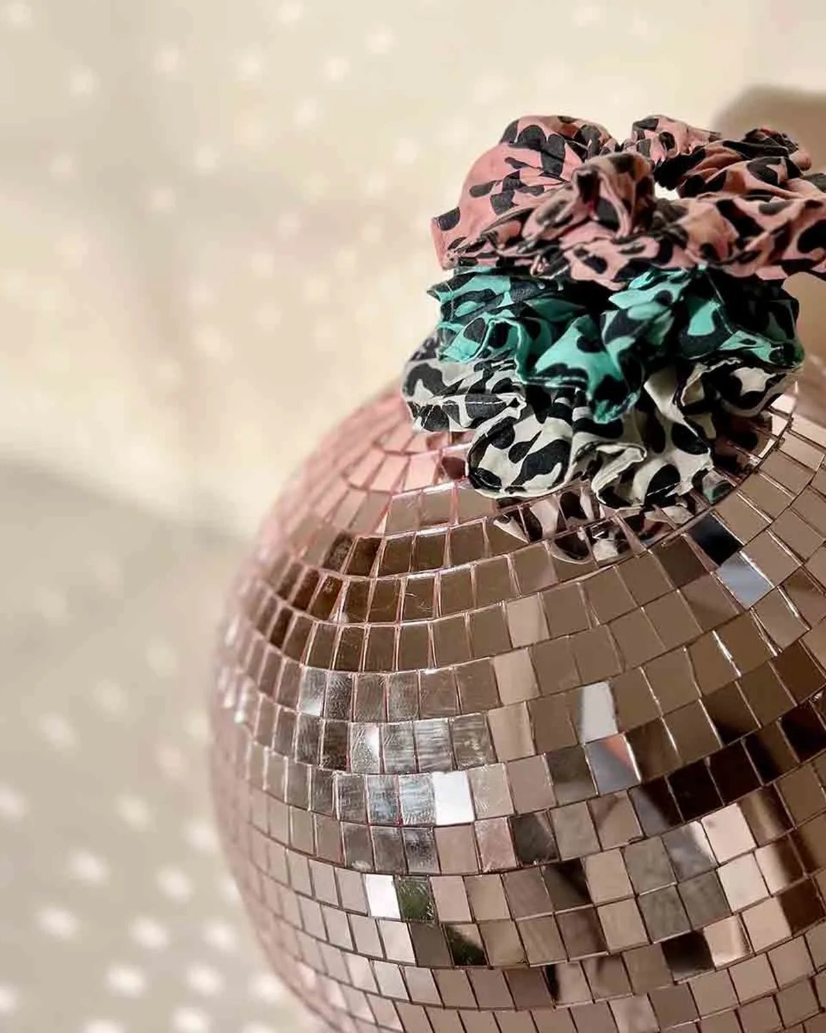 Rose in April - CHOUCHOU Haargummi • Leopard Weiß - Haargummi - ROSA ECK