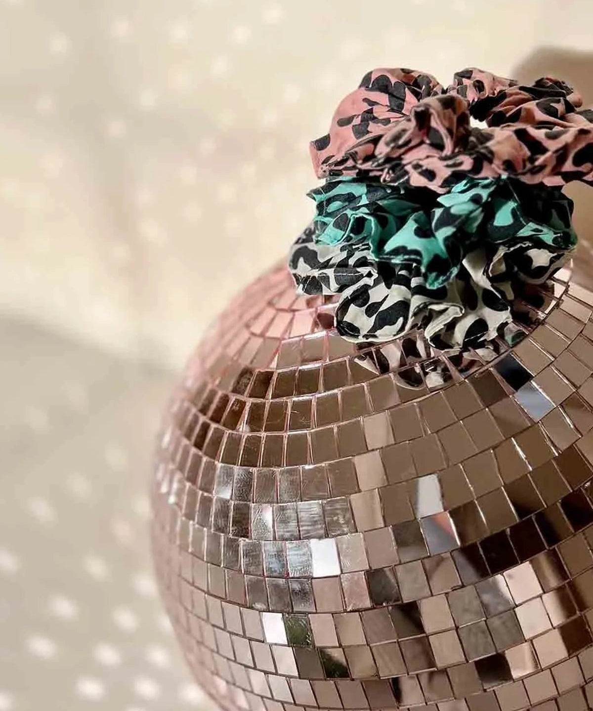 Rose in April - CHOUCHOU Haargummi • Leopard Weiß - Haargummi - ROSA ECK