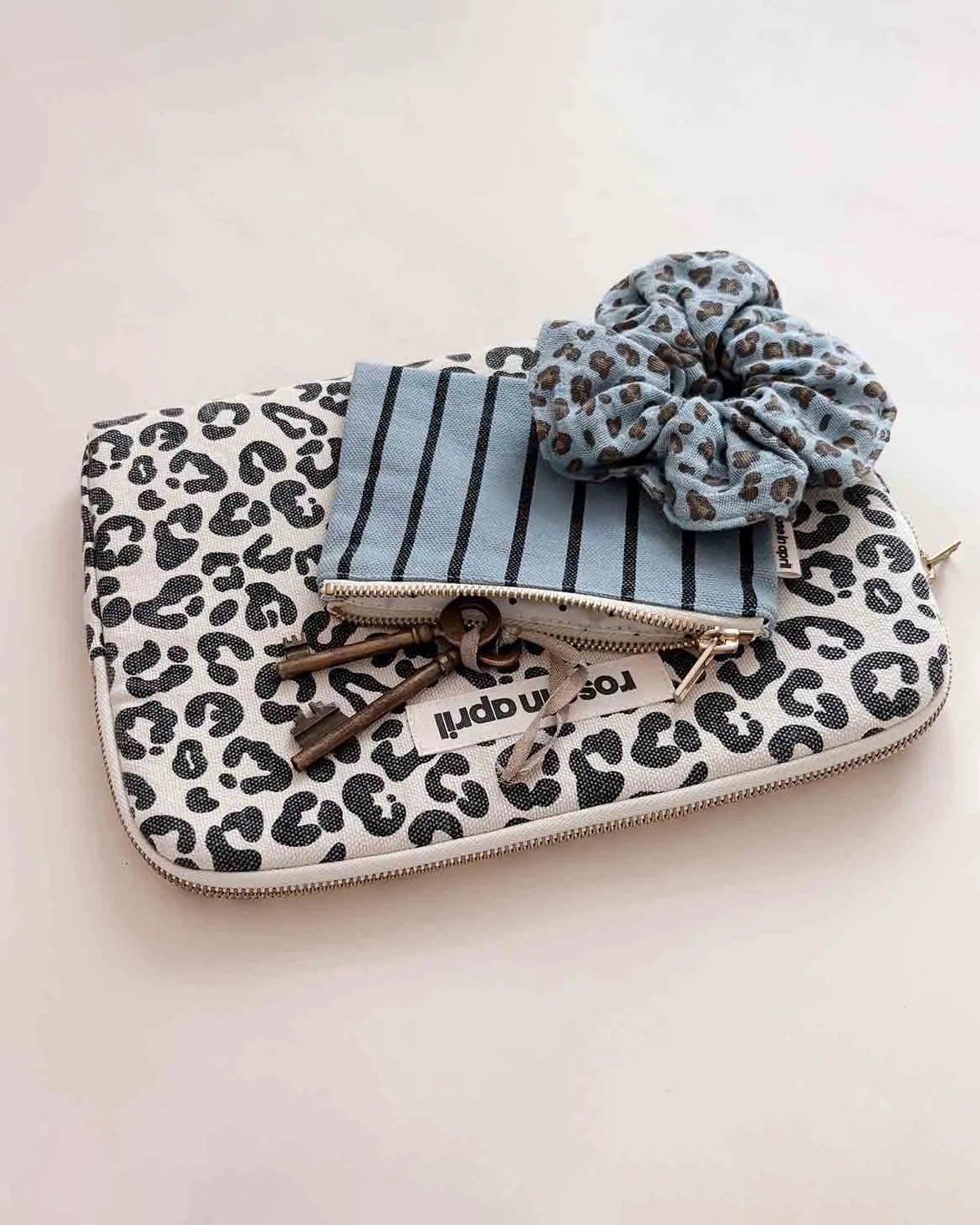 Rose in April - CHOUCHOU Haargummi • Mini Leopard Sky Blue - Haargummi - ROSA ECK