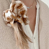 Rose in April - CHOUCHOU Haargummi • Vichy Caramel - Haargummi - ROSA ECK