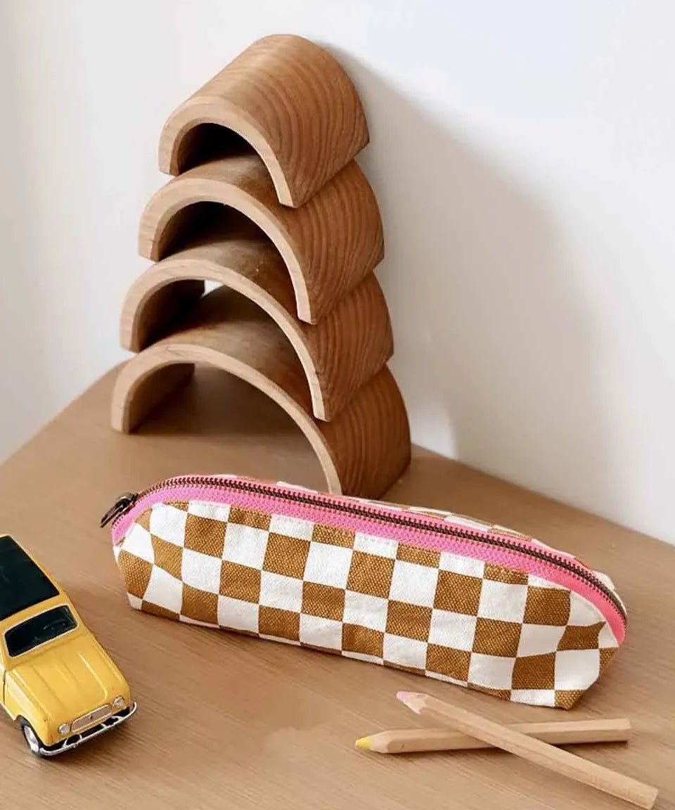 Rose in April - GASTON Federmäppchen • Checks Caramel - Federmäppchen - ROSA ECK