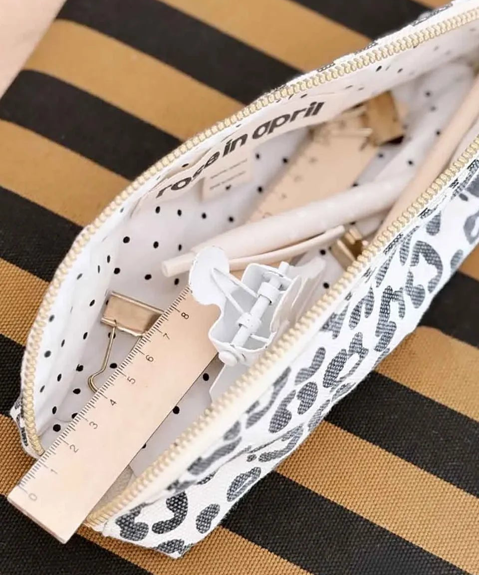 Rose in April - GASTON Federmäppchen • Graou Greige - Federmäppchen - ROSA ECK