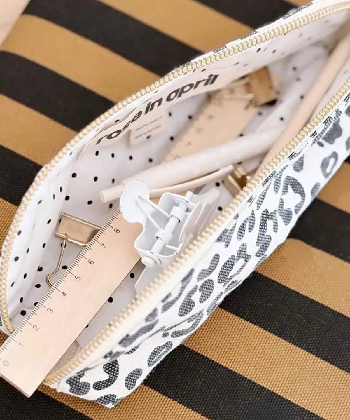 Rose in April - GASTON Federmäppchen • Graou Greige - Federmäppchen - ROSA ECK