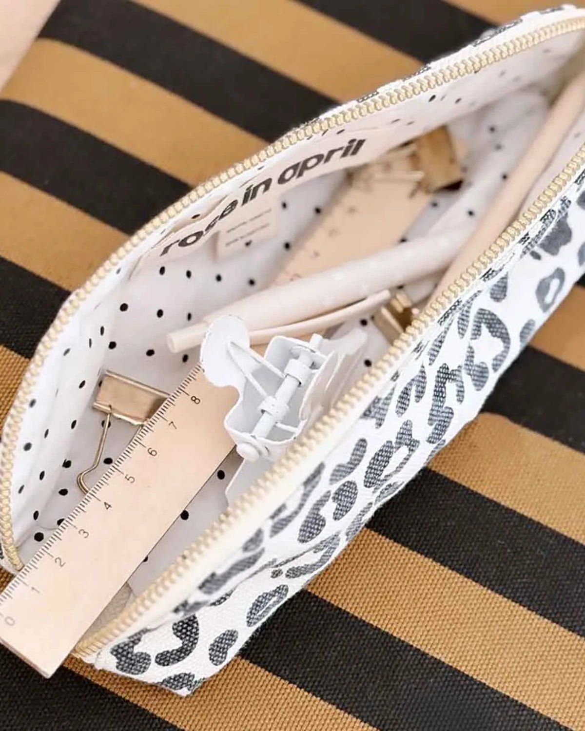 Rose in April - GASTON Federmäppchen • Graou Greige - Federmäppchen - ROSA ECK