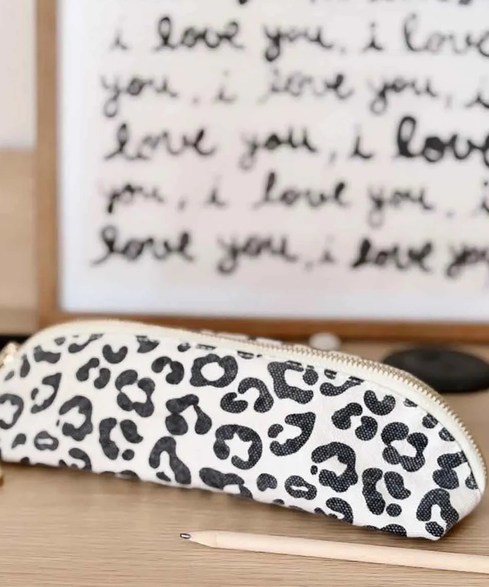 Rose in April - GASTON Federmäppchen • Graou Greige - Federmäppchen - ROSA ECK