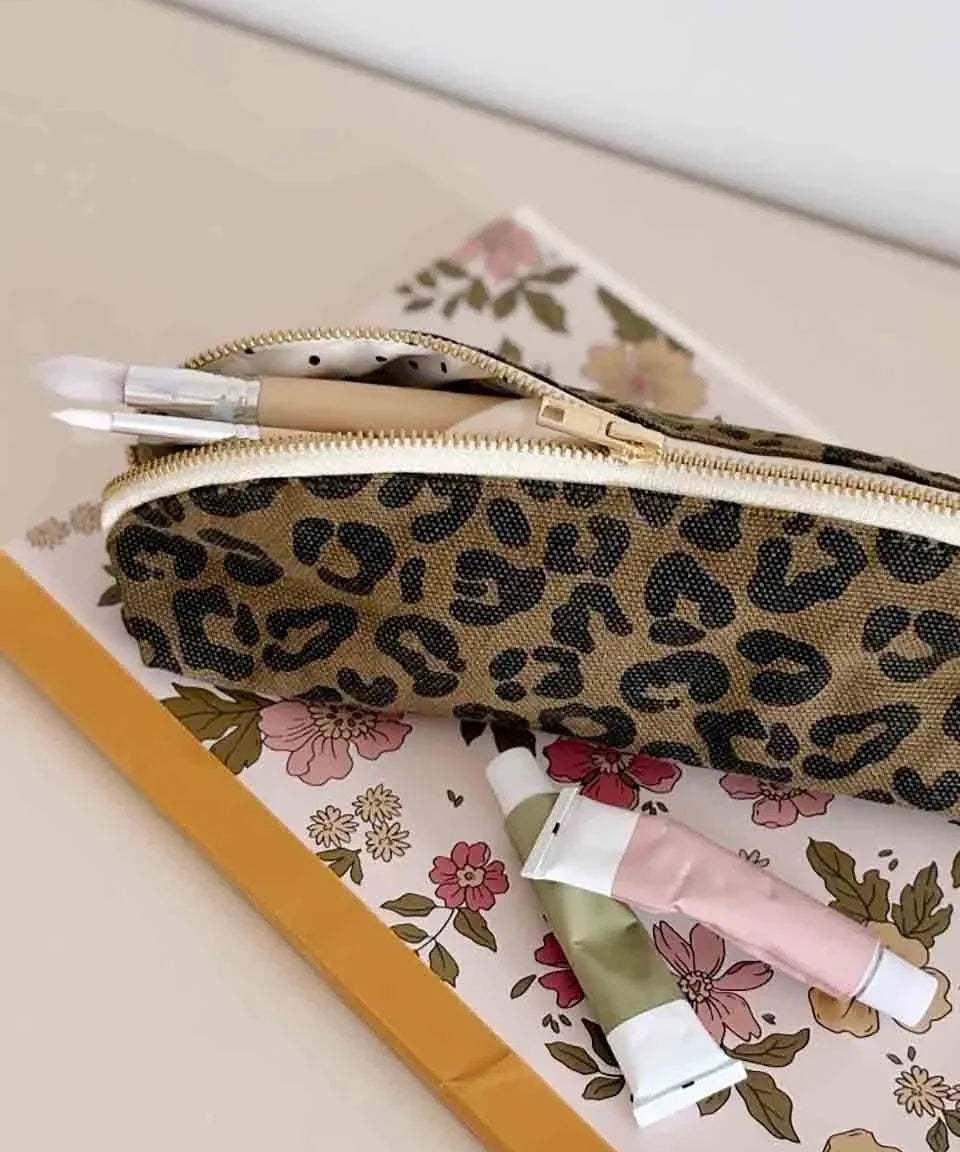 Rose in April - GASTON Federmäppchen • Graou Olive - Federmäppchen - ROSA ECK