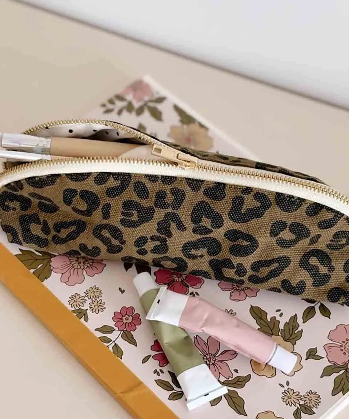 Rose in April - GASTON Federmäppchen • Graou Olive - Federmäppchen - ROSA ECK