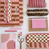 Rose in April - GASTON Federmäppchen • Stripes Caramel/Strawberry - Federmäppchen - ROSA ECK