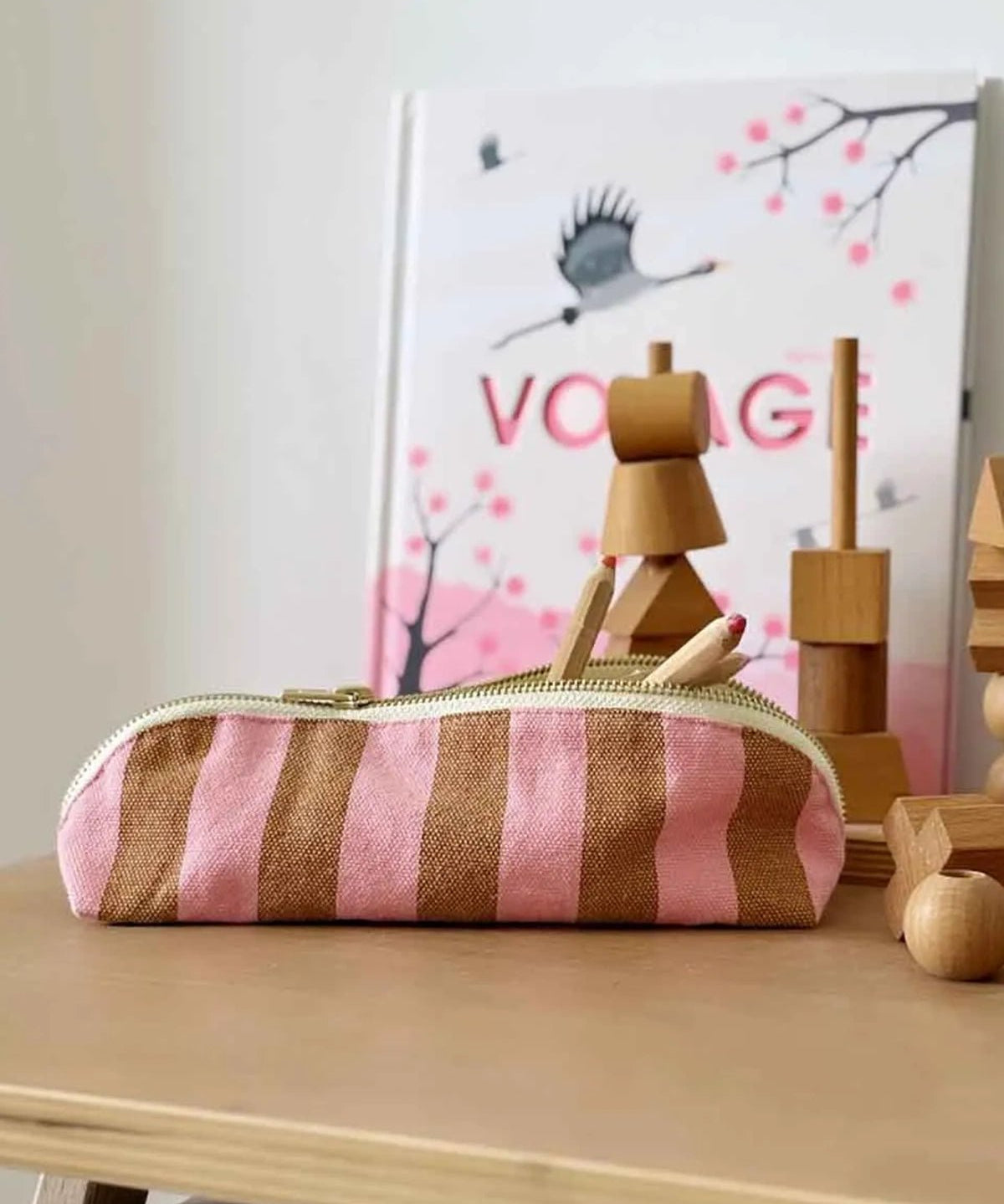 Rose in April - GASTON Federmäppchen • Stripes Caramel/Strawberry - Federmäppchen - ROSA ECK