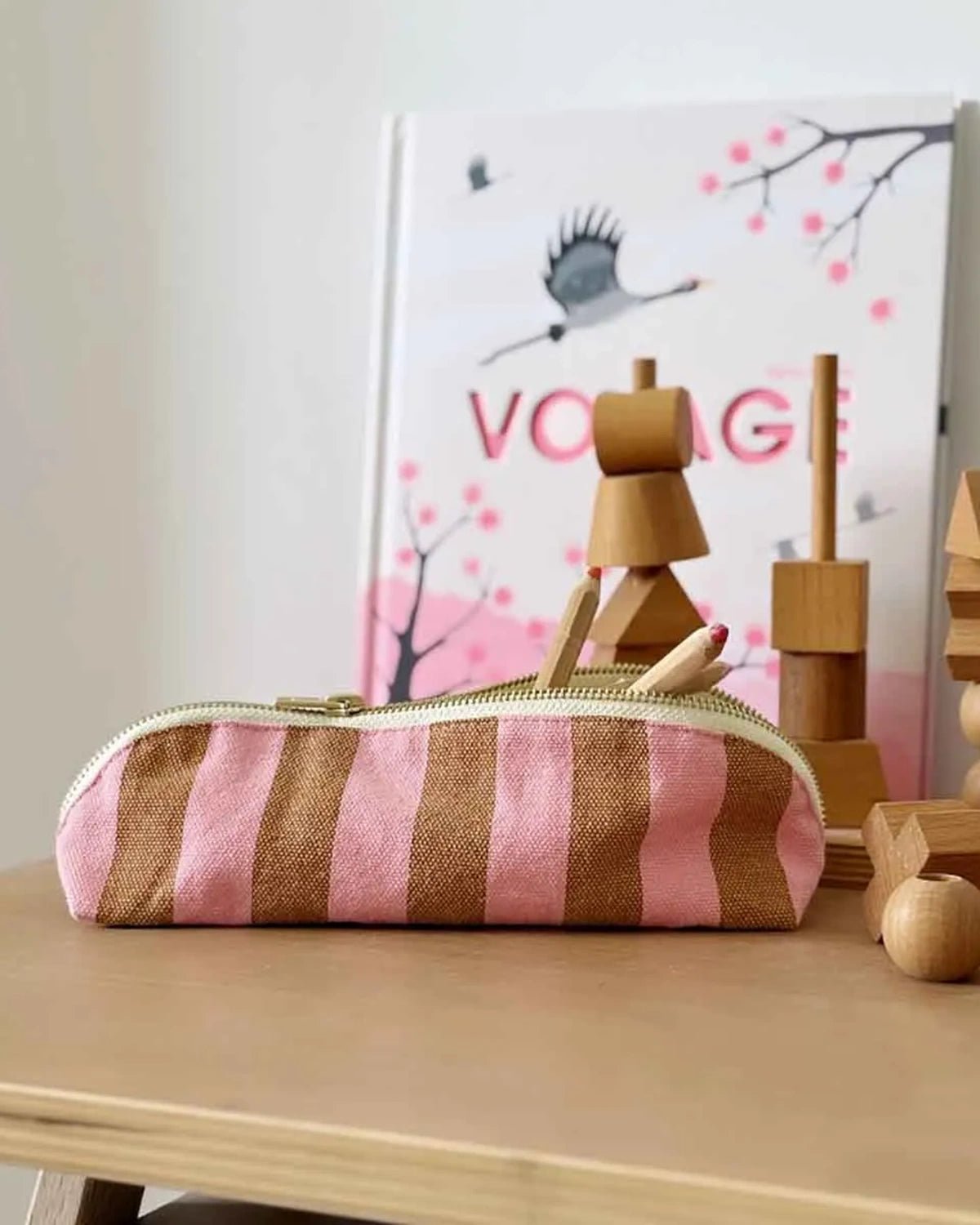 Rose in April - GASTON Federmäppchen • Stripes Caramel/Strawberry - Federmäppchen - ROSA ECK