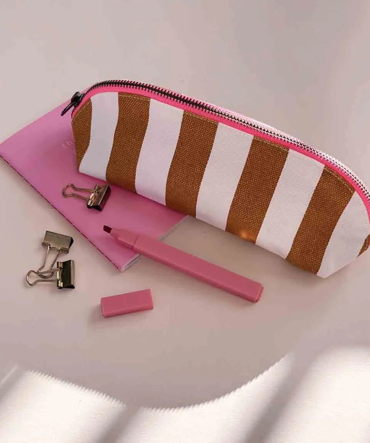 Rose in April - GASTON Federmäppchen • Stripes Ecru/Caramel - Federmäppchen - ROSA ECK