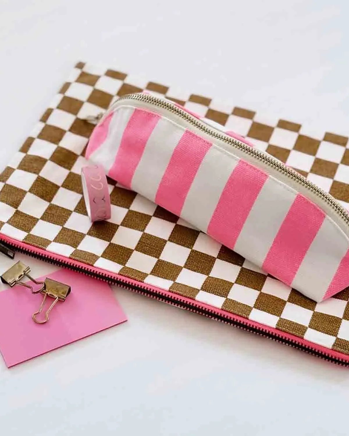 Rose in April - GASTON Federmäppchen • Stripes Neon Pink - Federmäppchen - ROSA ECK