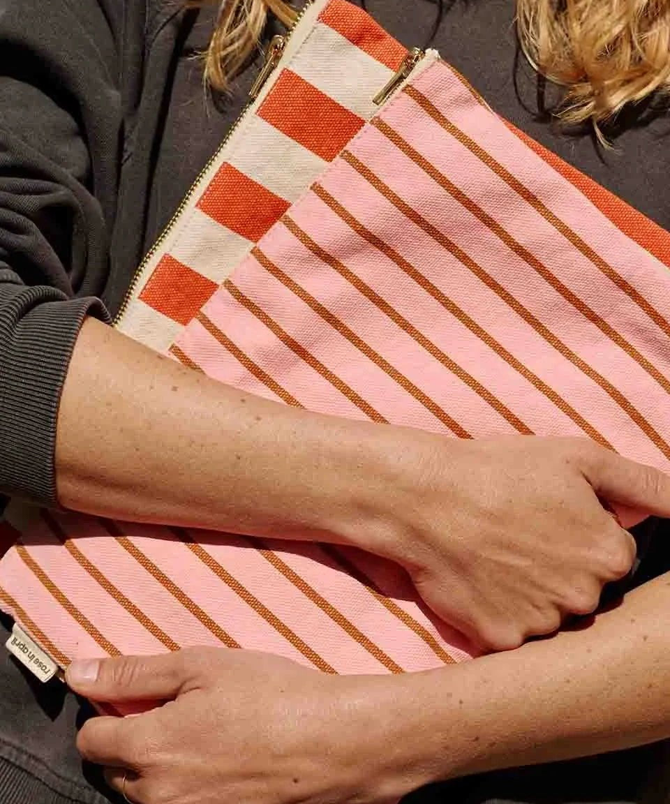 Rose in April - LILI Etui • Stripes Tennis Pecan/Strawberry - ROSA ECK