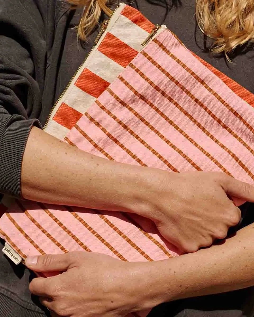 Rose in April - LILI Etui • Stripes Tennis Pecan/Strawberry - ROSA ECK