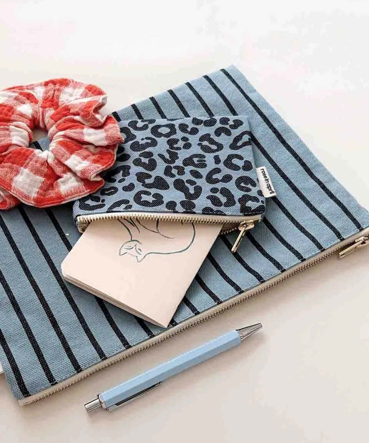 Rose in April - MARIE Mini - Beutel • Leo Blue Sky - Beutel - ROSA ECK