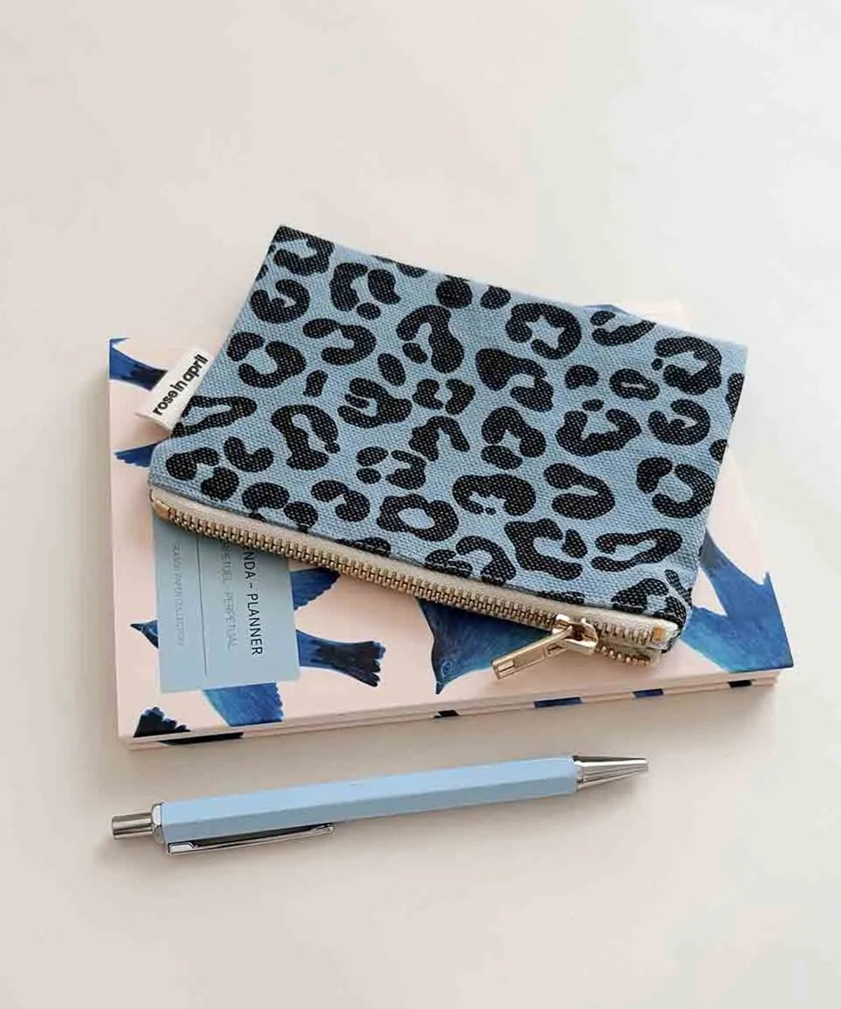 Rose in April - MARIE Mini - Beutel • Leo Blue Sky - Beutel - ROSA ECK