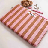 Rose in April - MAYA Laptoptasche (15/16 Zoll) • Stripes Strawberry/Caramel - ROSA ECK