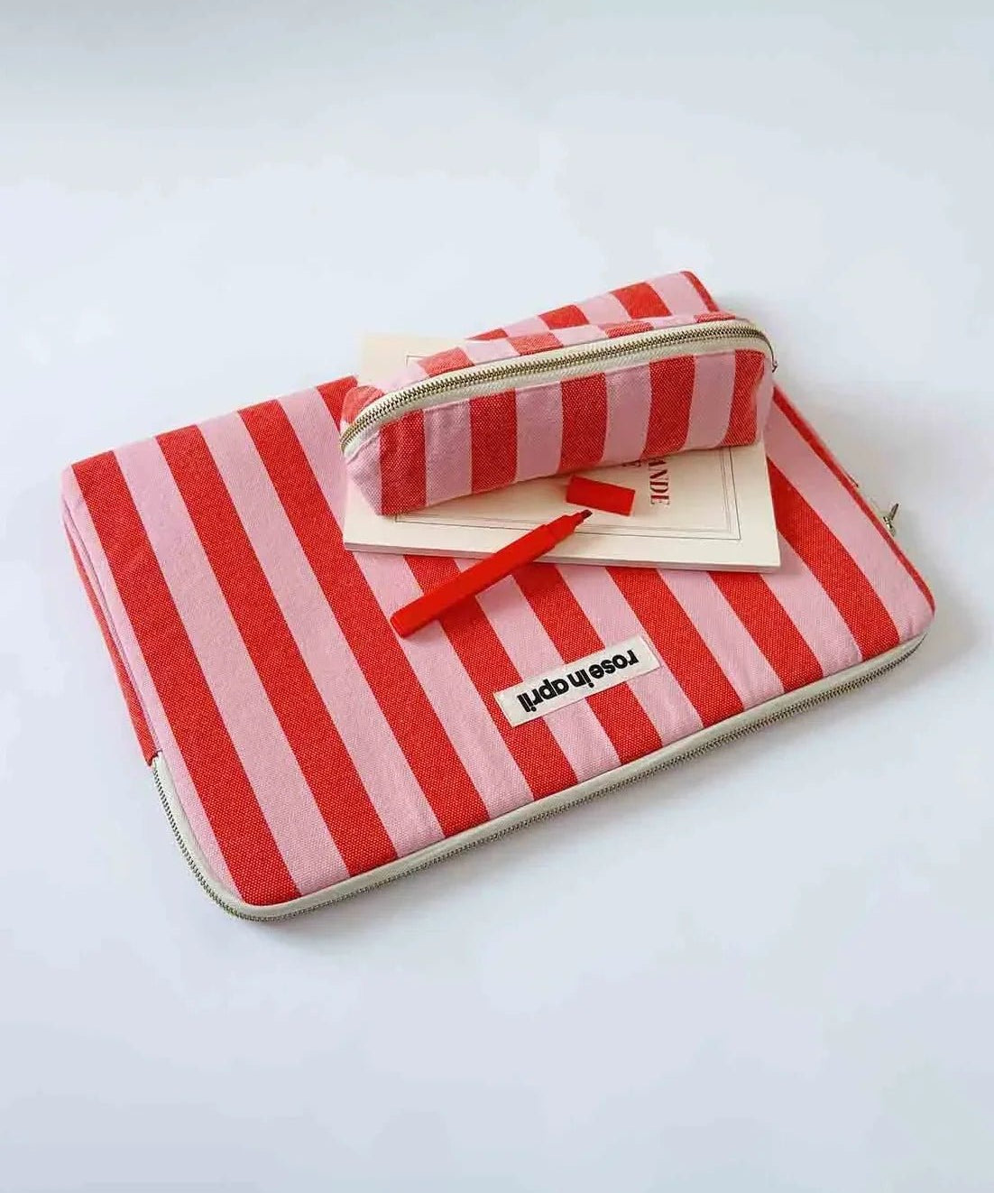 Rose in April - MAYA Laptoptasche (15/16 Zoll) • Stripes Tomato/Candy - ROSA ECK